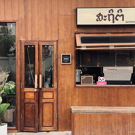 Sathiti Cafe & Bed Apartment Vientiane Exterior photo