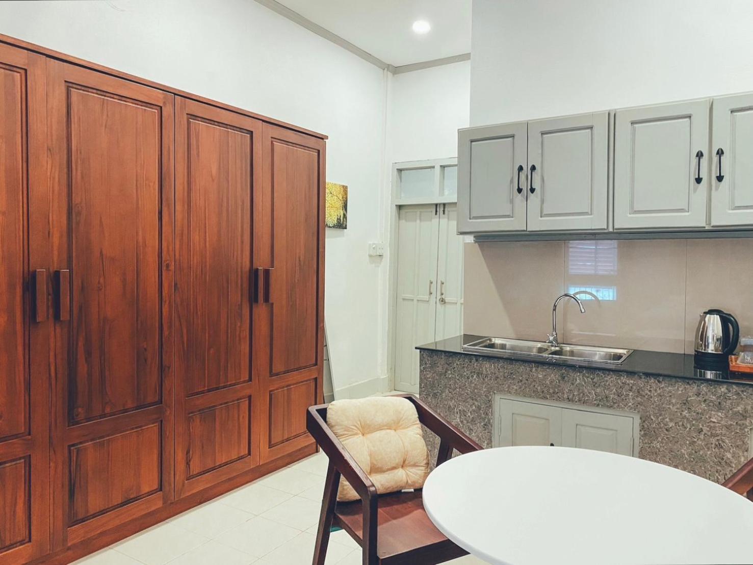 Sathiti Cafe & Bed Apartment Vientiane Exterior photo