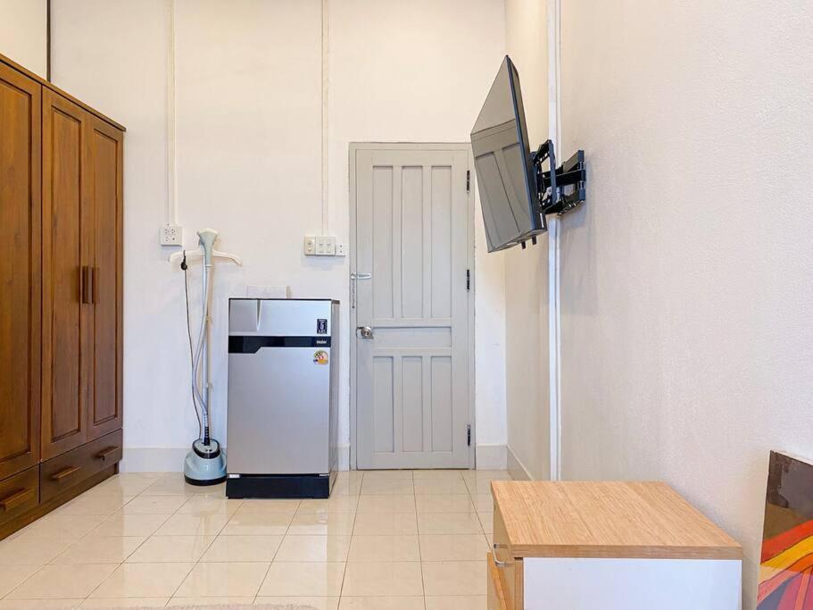 Sathiti Cafe & Bed Apartment Vientiane Exterior photo